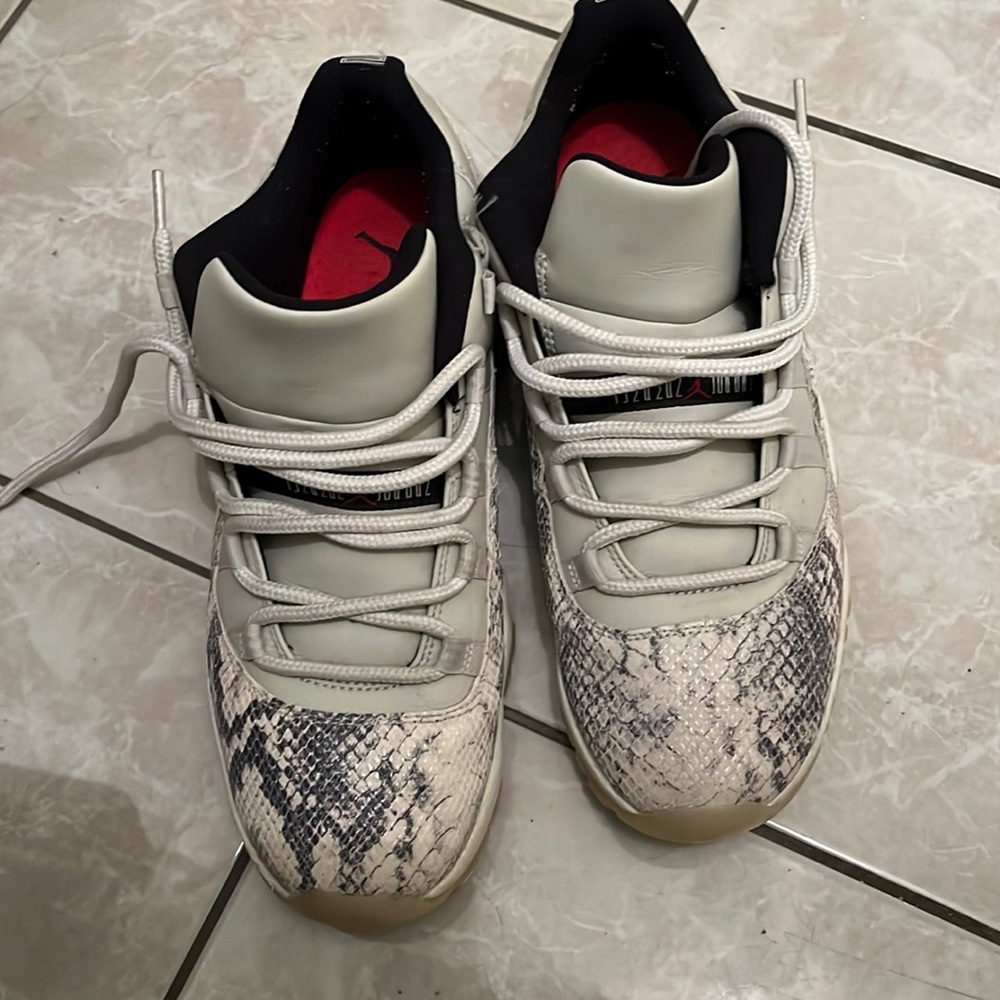Jordan 11 Snakeskin Men Size 12 Sneakers in Black White Light Bone
